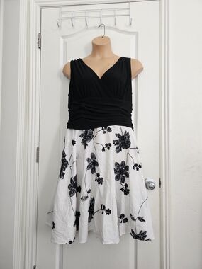 Dress Barn  Sz 18 Black and White Floral Fit & Flare Dress